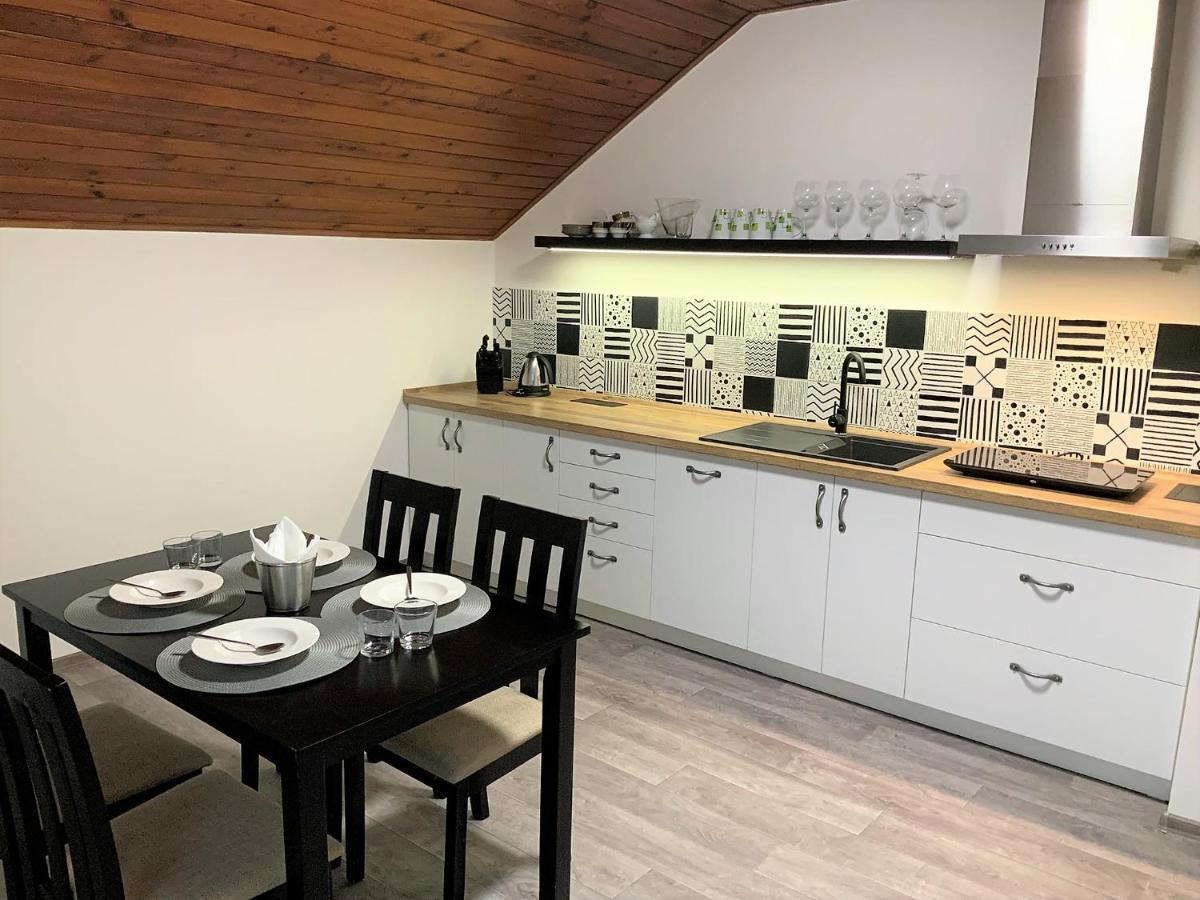 Apartman V Podkrovi Hostinné Zewnętrze zdjęcie
