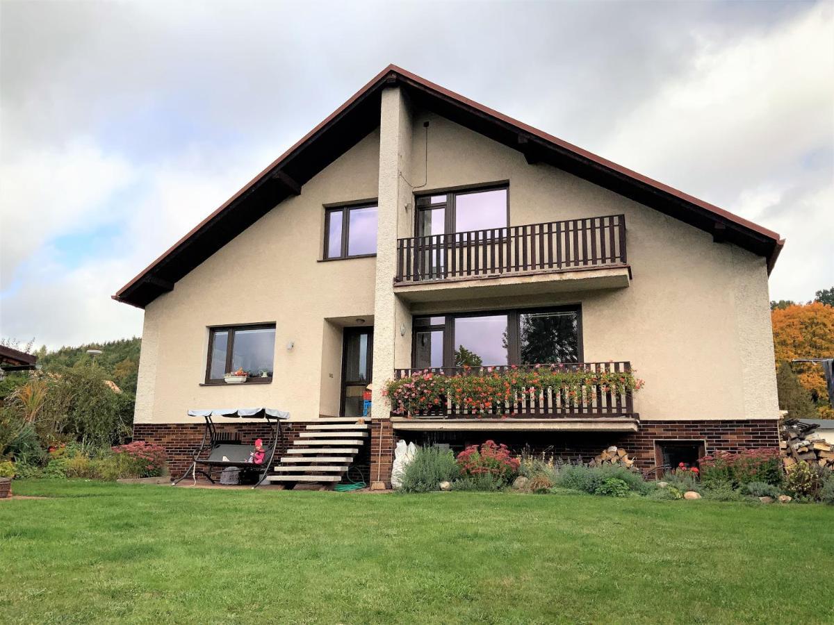 Apartman V Podkrovi Hostinné Zewnętrze zdjęcie