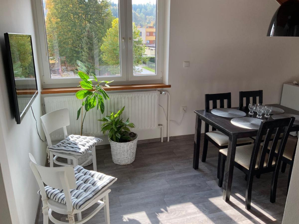 Apartman V Podkrovi Hostinné Zewnętrze zdjęcie